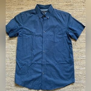 Banana Republic Men’s Blue Patterned Buttondown
